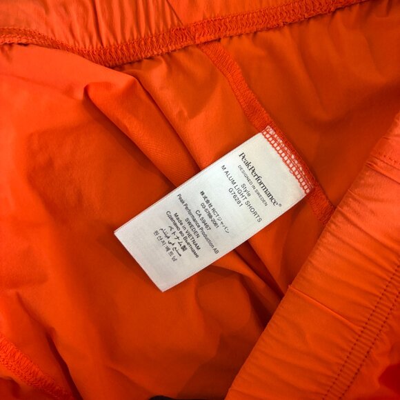 Peak Performance Alum Light Running Shorts - Men's Super Nova / M - Picture 4 of 4
